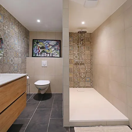 شاليه Charming Cocoon Pool And Jacuzzi جوراردُميه