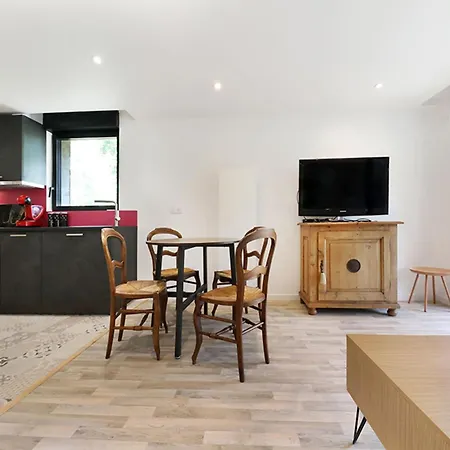 شاليه Charming Cocoon Pool And Jacuzzi