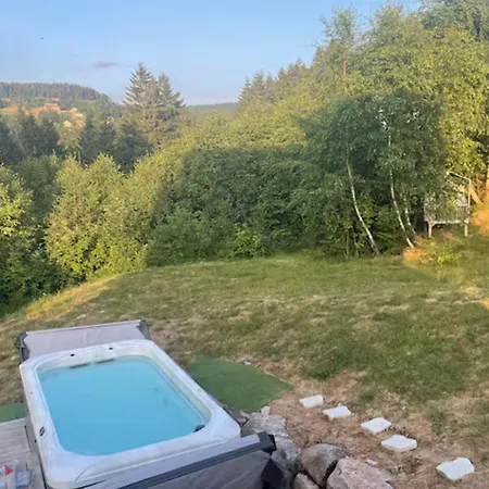 Charming Cocoon Pool And Jacuzzi 木屋 热拉梅