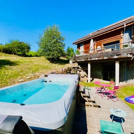 Charming Cocoon Pool And Jacuzzi