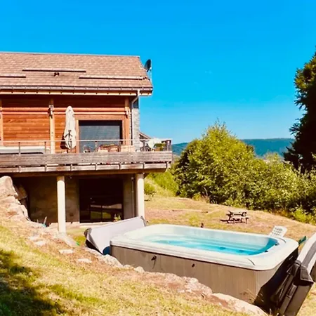 Charming Cocoon Pool And Jacuzzi *