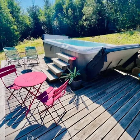 شاليه Charming Cocoon Pool And Jacuzzi جوراردُميه