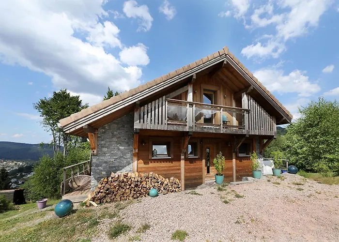 Charming Cocoon Pool And Jacuzzi