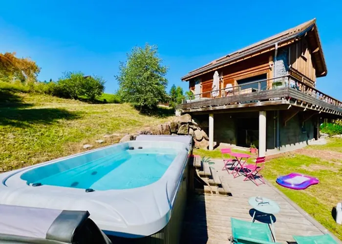 Charming Cocoon Pool And Jacuzzi