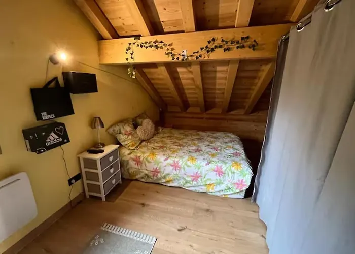 Charming Cocoon Pool And Jacuzzi *