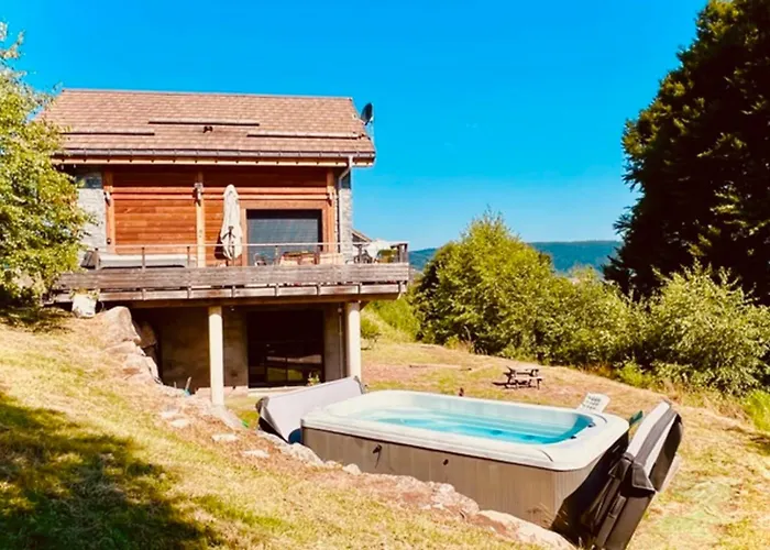 Charming Cocoon Pool And Jacuzzi *