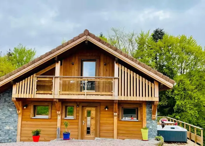 Charming Cocoon Pool And Jacuzzi