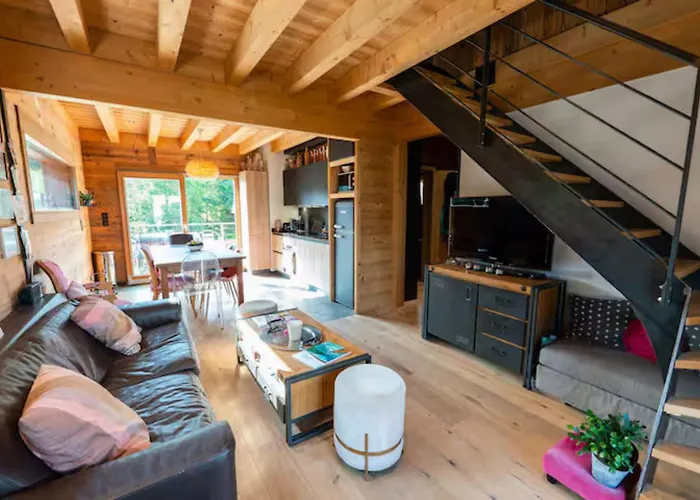 Charming Cocoon Pool And Jacuzzi *